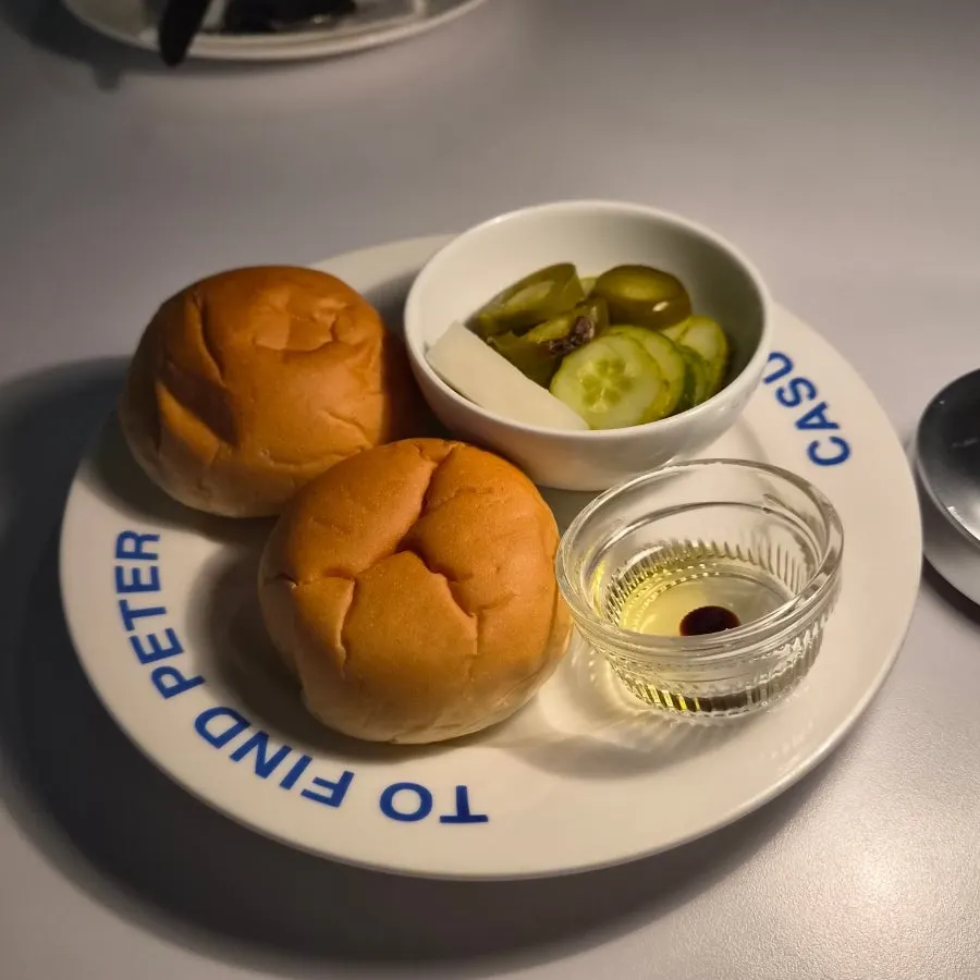 Pre-meal bread and olive oil at Two Find Peter Beomgye Branch