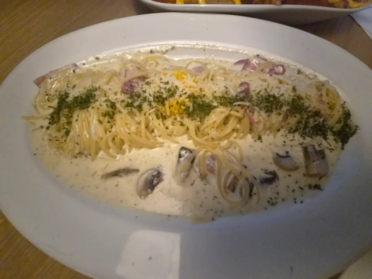 치즈와 노른자가 올라간 까르보나라