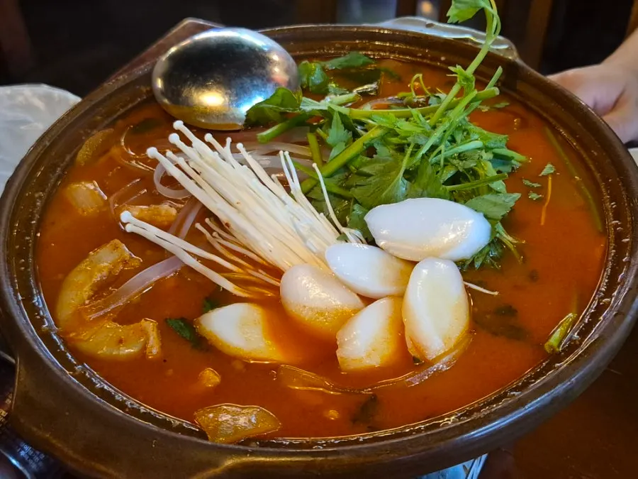 Gopdoritang on a table burner