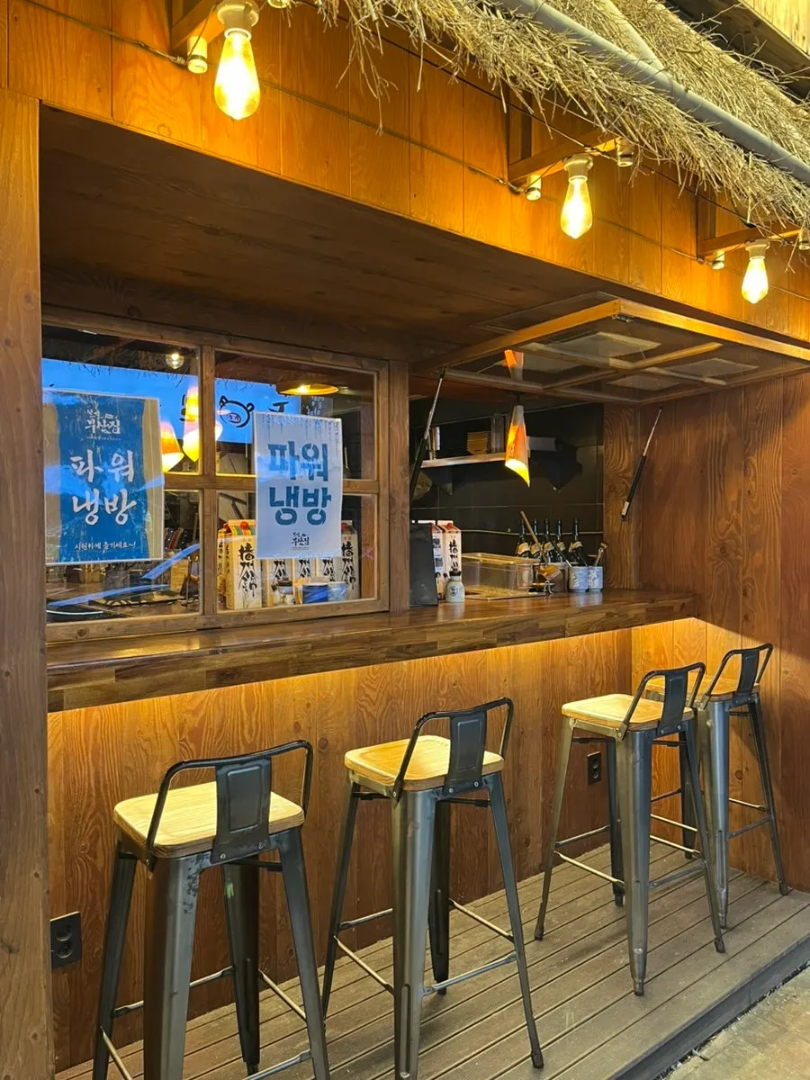 Outdoor tent-bar counter seating
