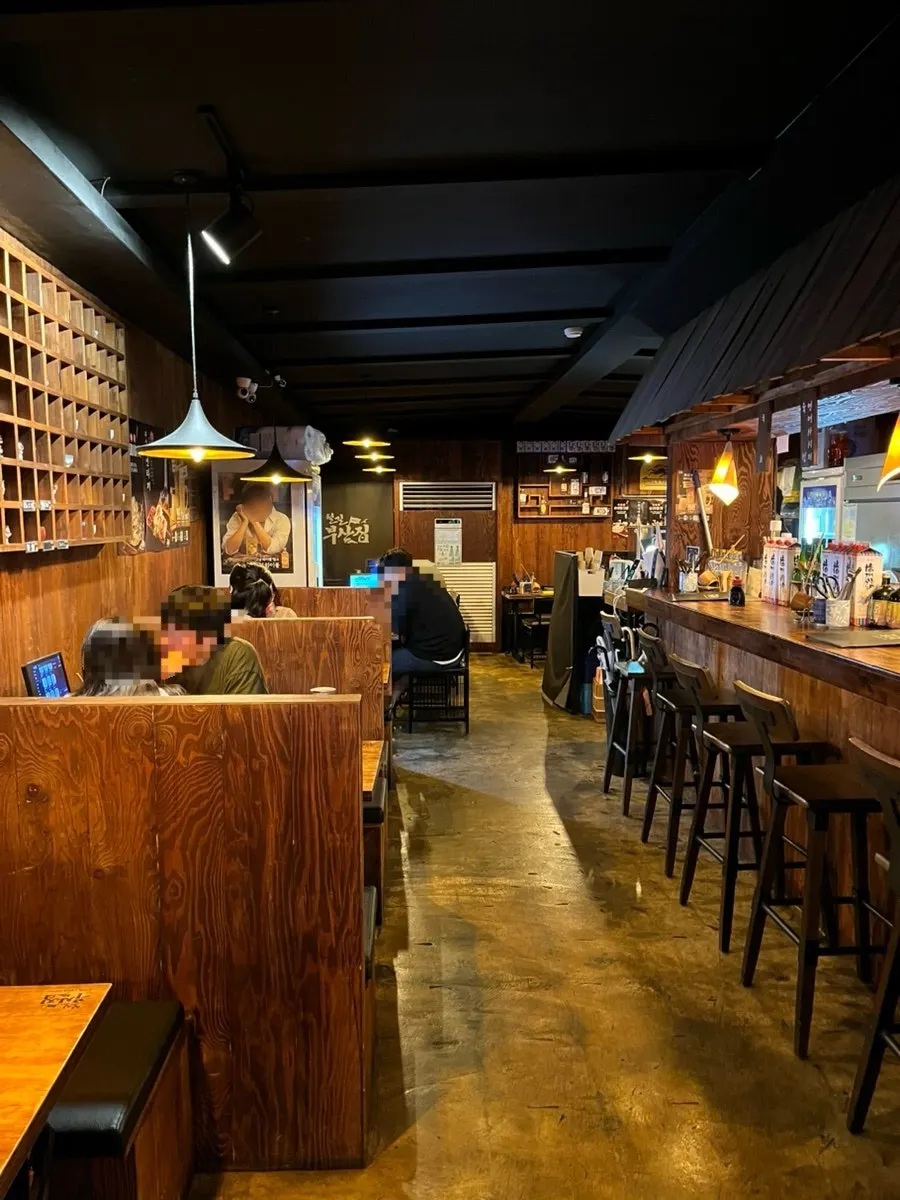 View of the outdoor counter seats