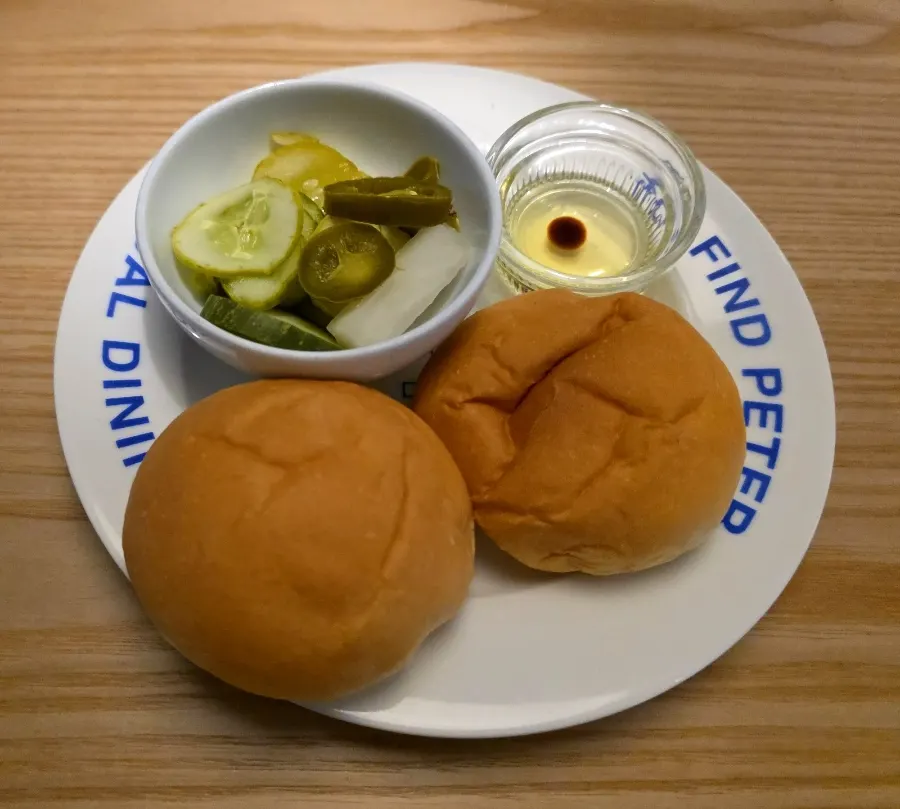 Table set with the ordered dishes