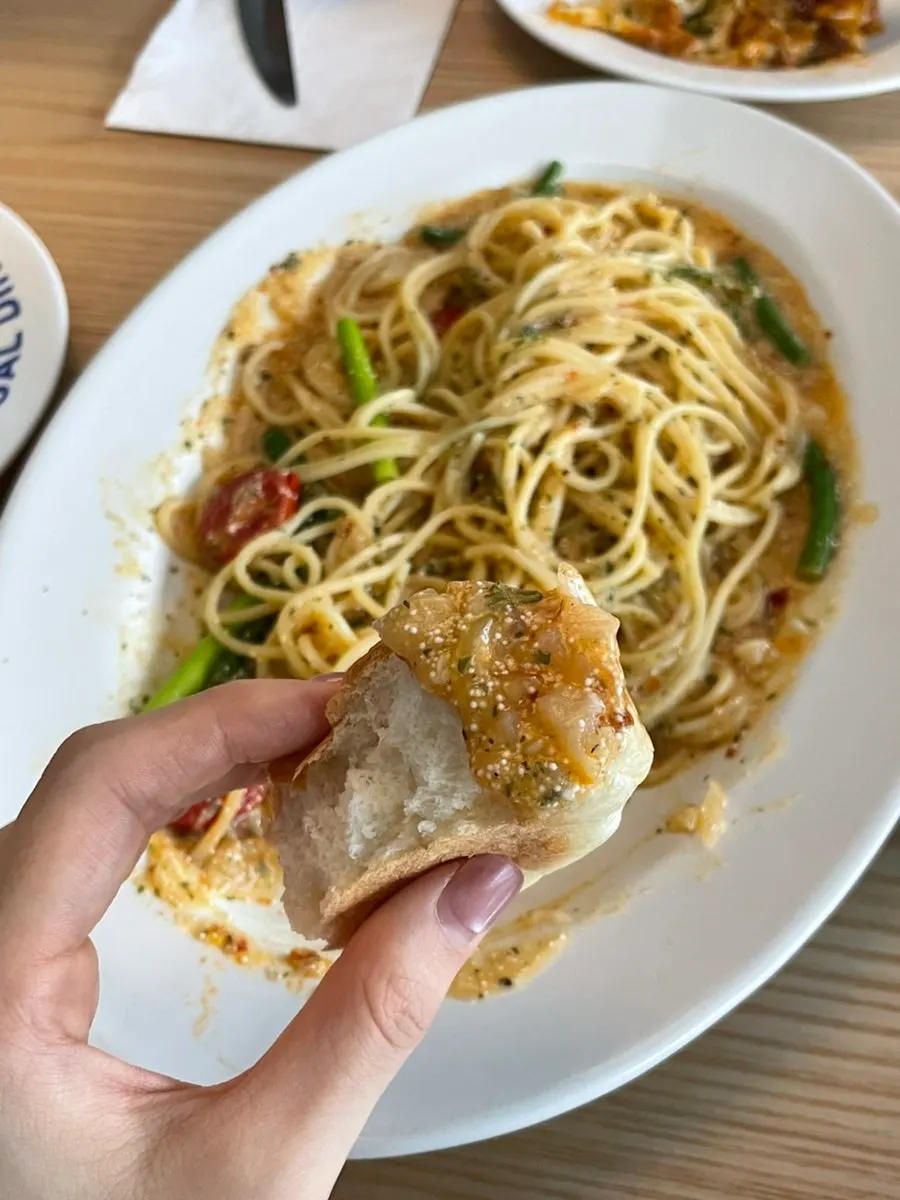 Pasta sauce on starter bread