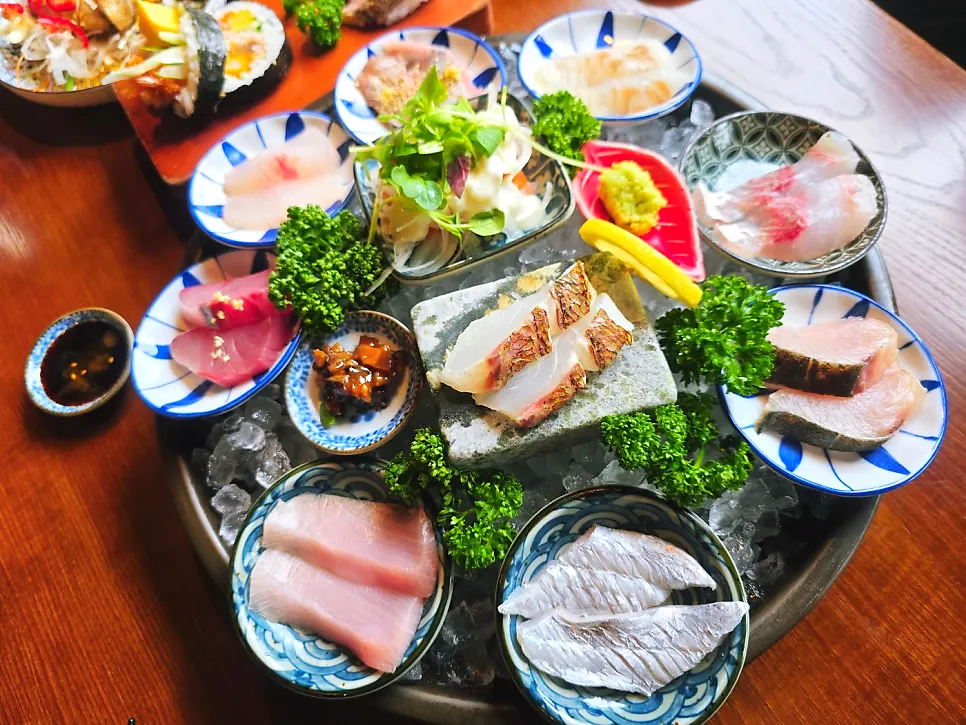 Kelp-aged sashimi set served in small individual bowls