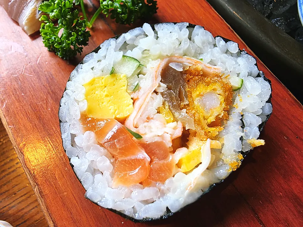 Cross-section of a single futomaki roll