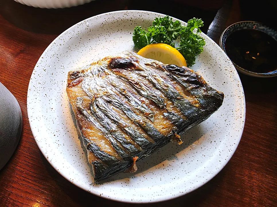 Thick, moist grilled Spanish mackerel