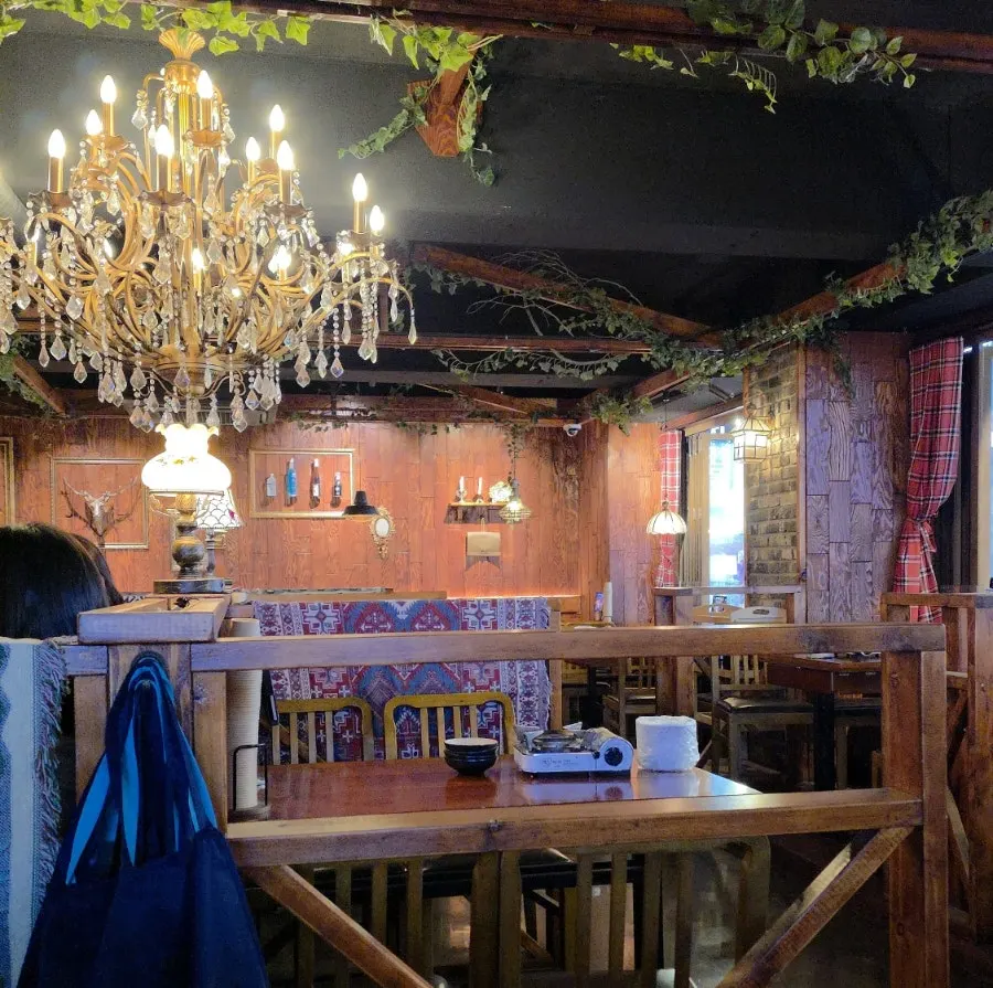 Spacious dining area at Bueongi Sanjang Beomgye Branch