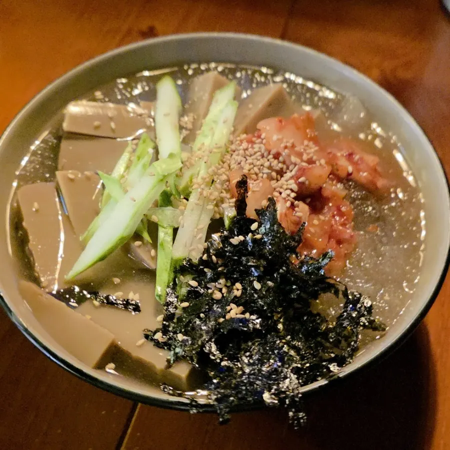 Yuksaejeon enjoyed with makgeolli