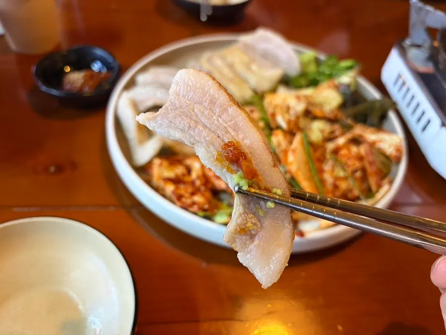 항정수육과 보쌈김치 조합
