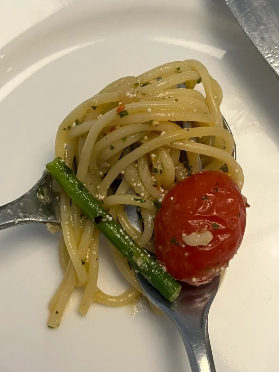 Noodles lifted from the pollack roe oil pasta
