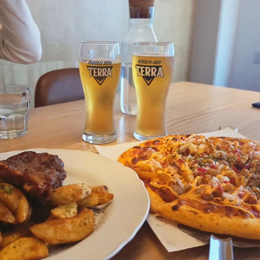 Chicken potato pizza and BBQ pork ribs table setting at Two Find Peter Beomgye Branch