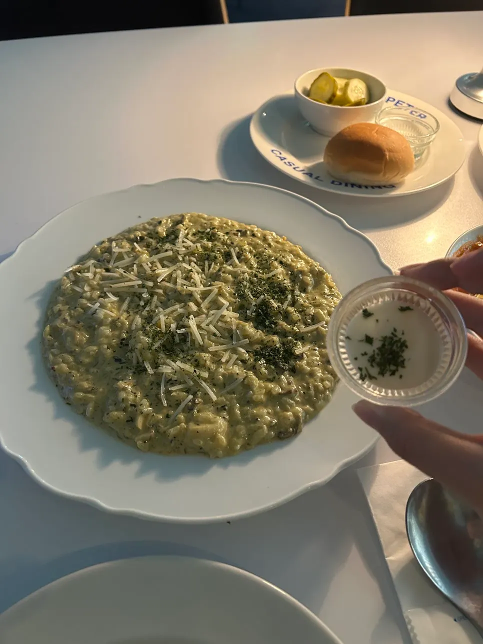 네 조각으로 나온 마늘빵