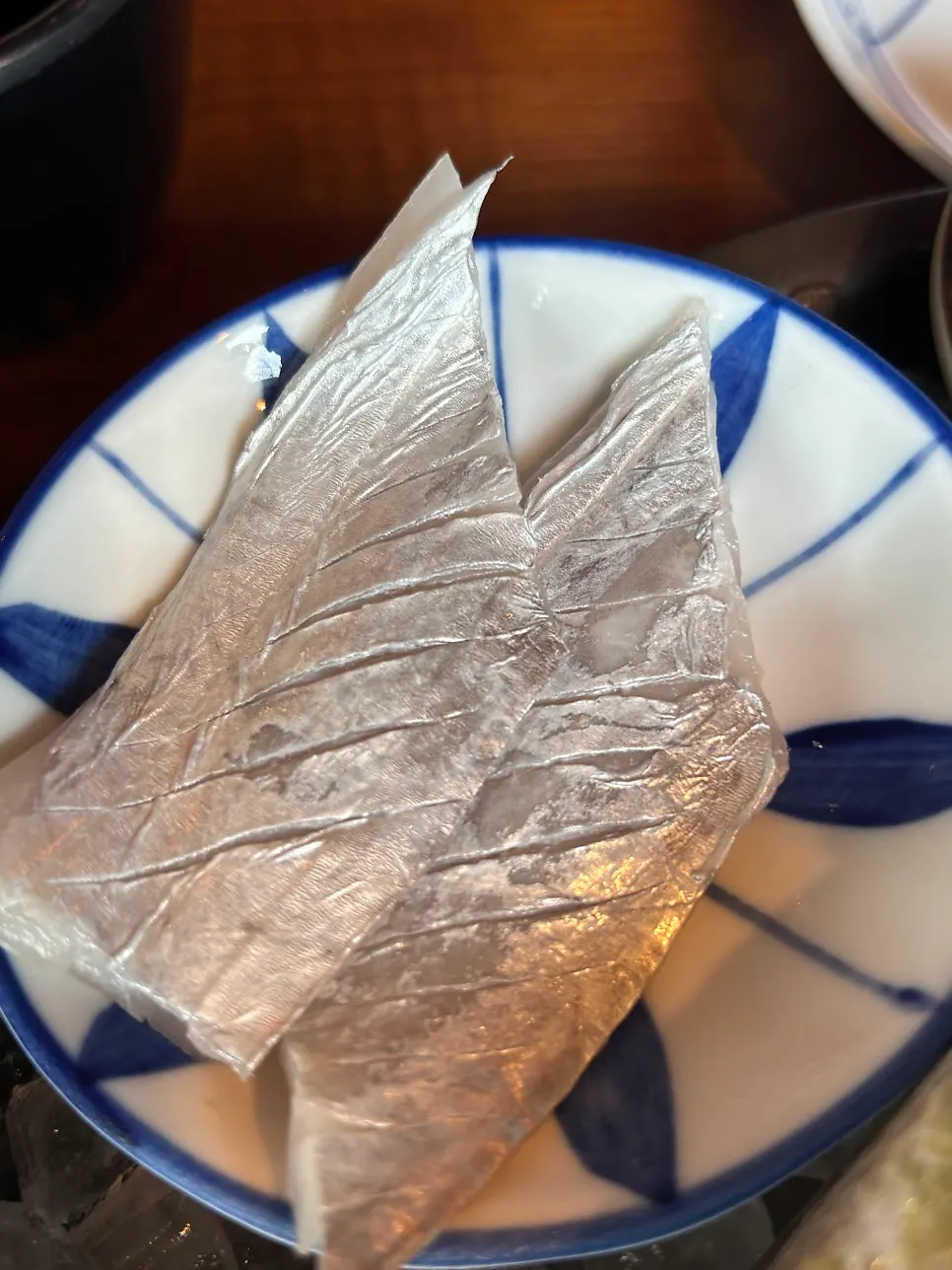 숙성회 접시에 담긴 여러 종류의 회