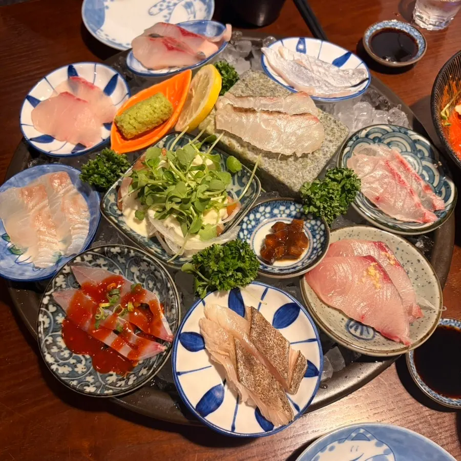 갈치회와 잿방어가 포함된 사시미 모둠