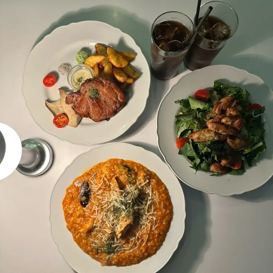 한꺼번에 나온 저녁 메뉴