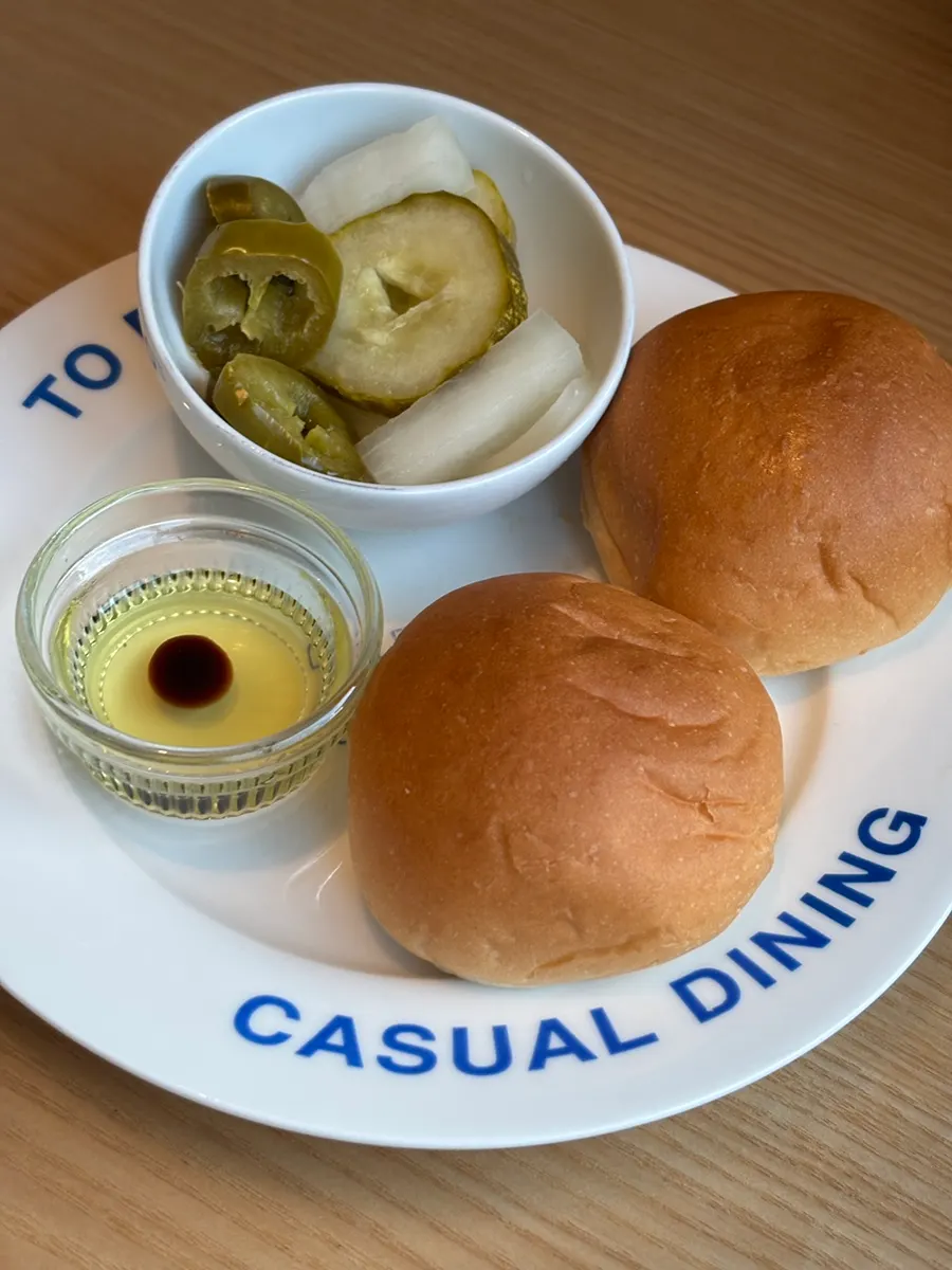Pre-meal bread with olive oil and balsamic sauce served before ordering