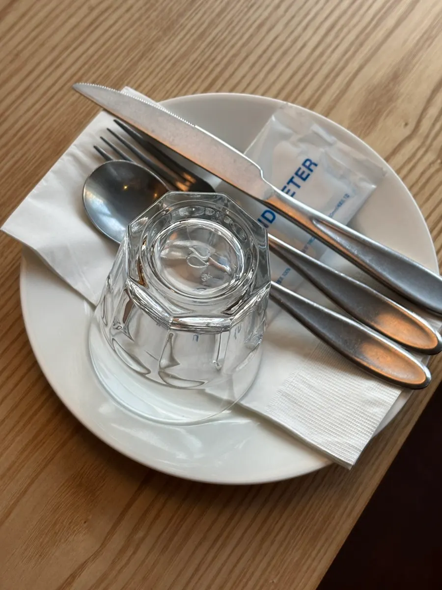 Pre-meal bread served with cutlery