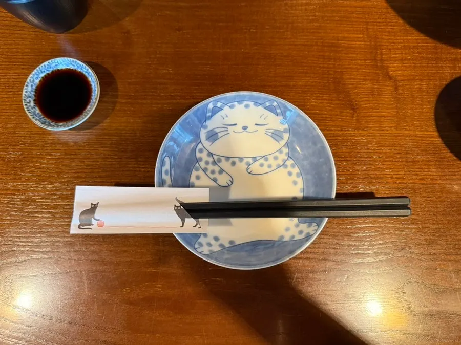 Table setting with pre-meal porridge and mulhoe appetizer