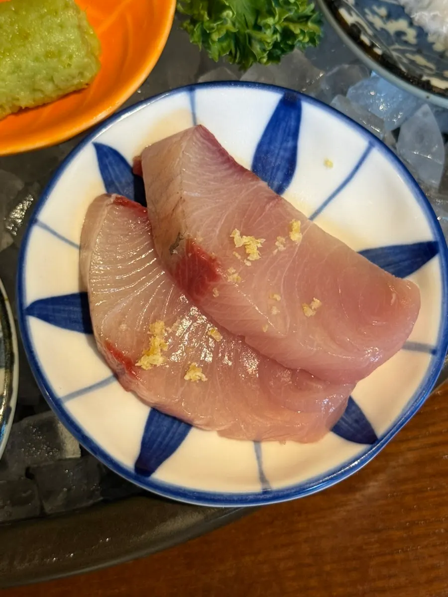 Thickly sliced large amberjack sashimi