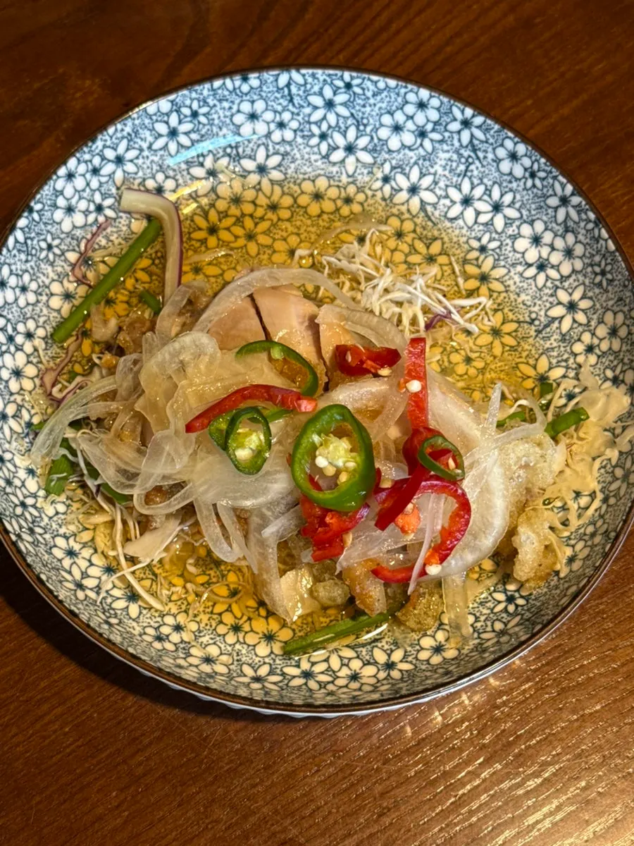 Yurinki fried chicken topped with green chili peppers