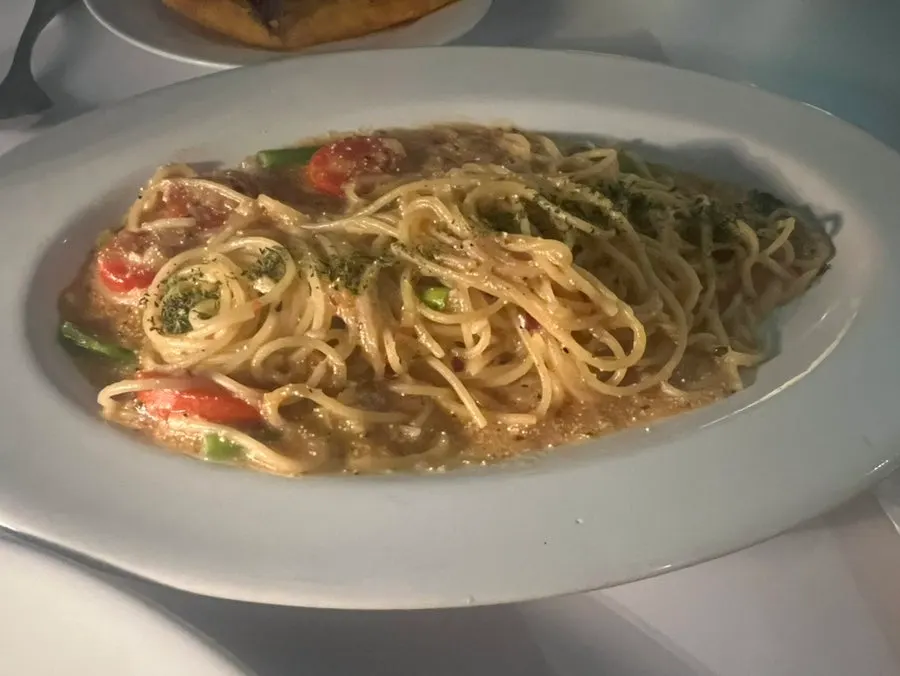 A plate of light, clean-tasting pollack roe oil pasta