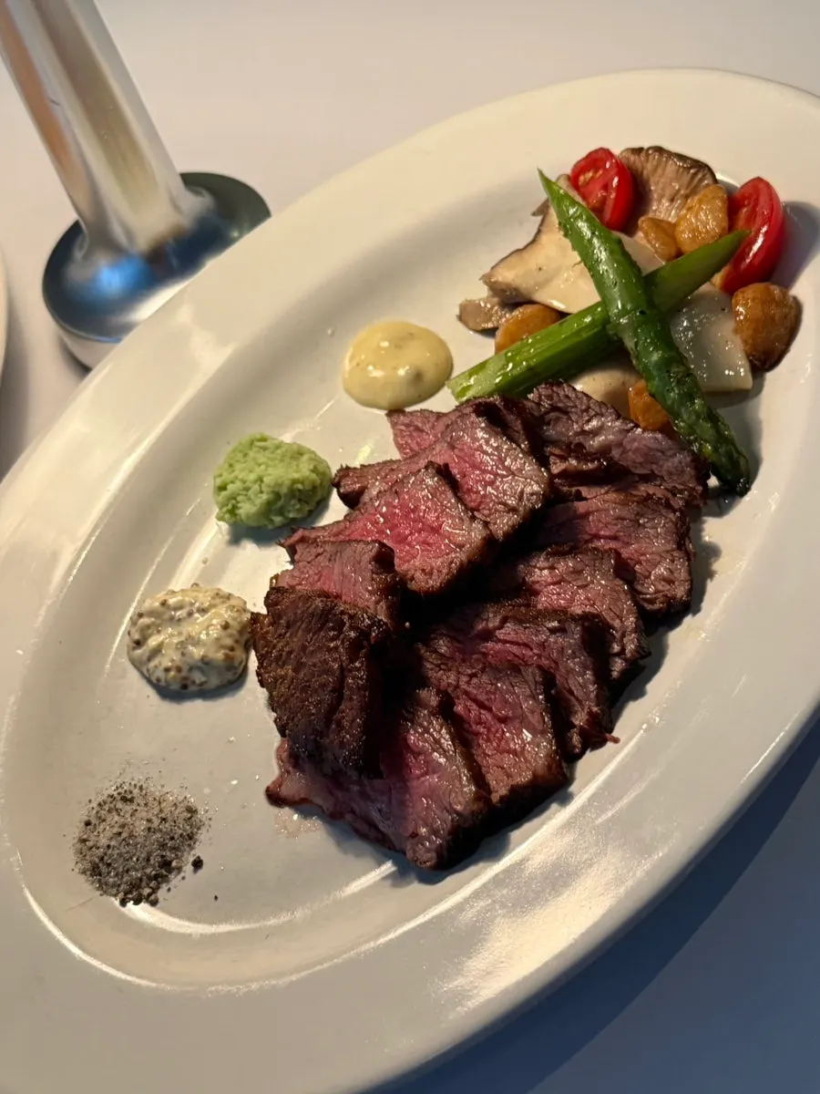 Cross-section of the medium-cooked chuck flap steak
