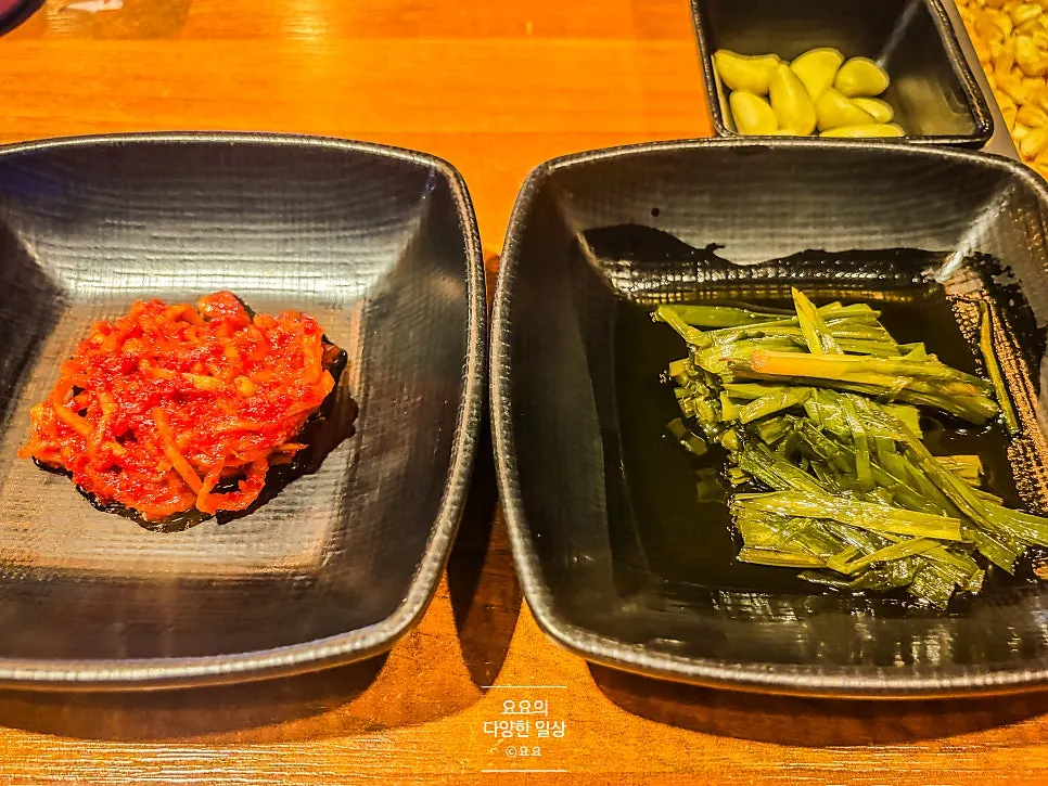 무생채와 부추장아찌 반찬