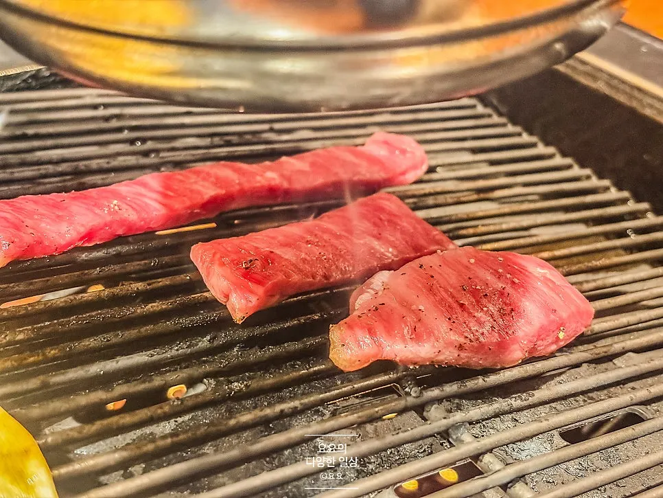 노릇하게 익어가는 한우뒷고기
