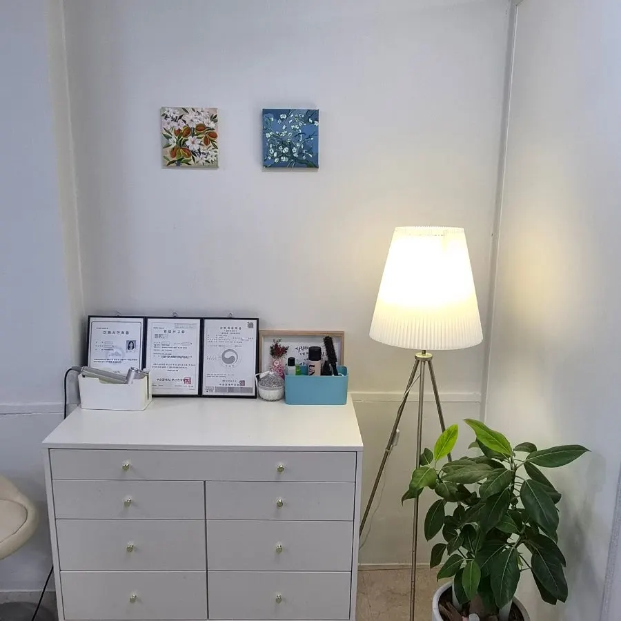 Brow bar area at Almond Eyelashes