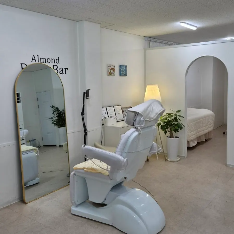 Waiting area at Almond Eyelashes