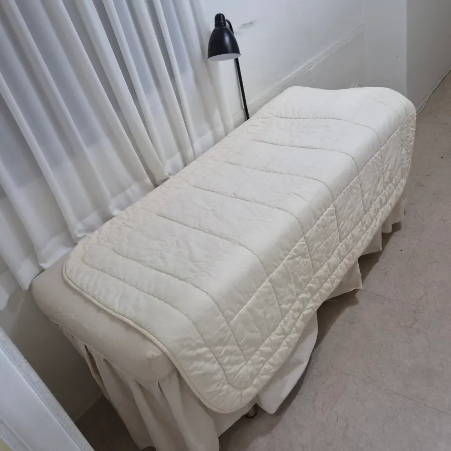 Treatment bed at Almond Eyelashes