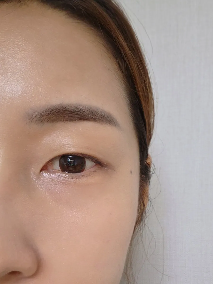 Eyes before lash extensions
