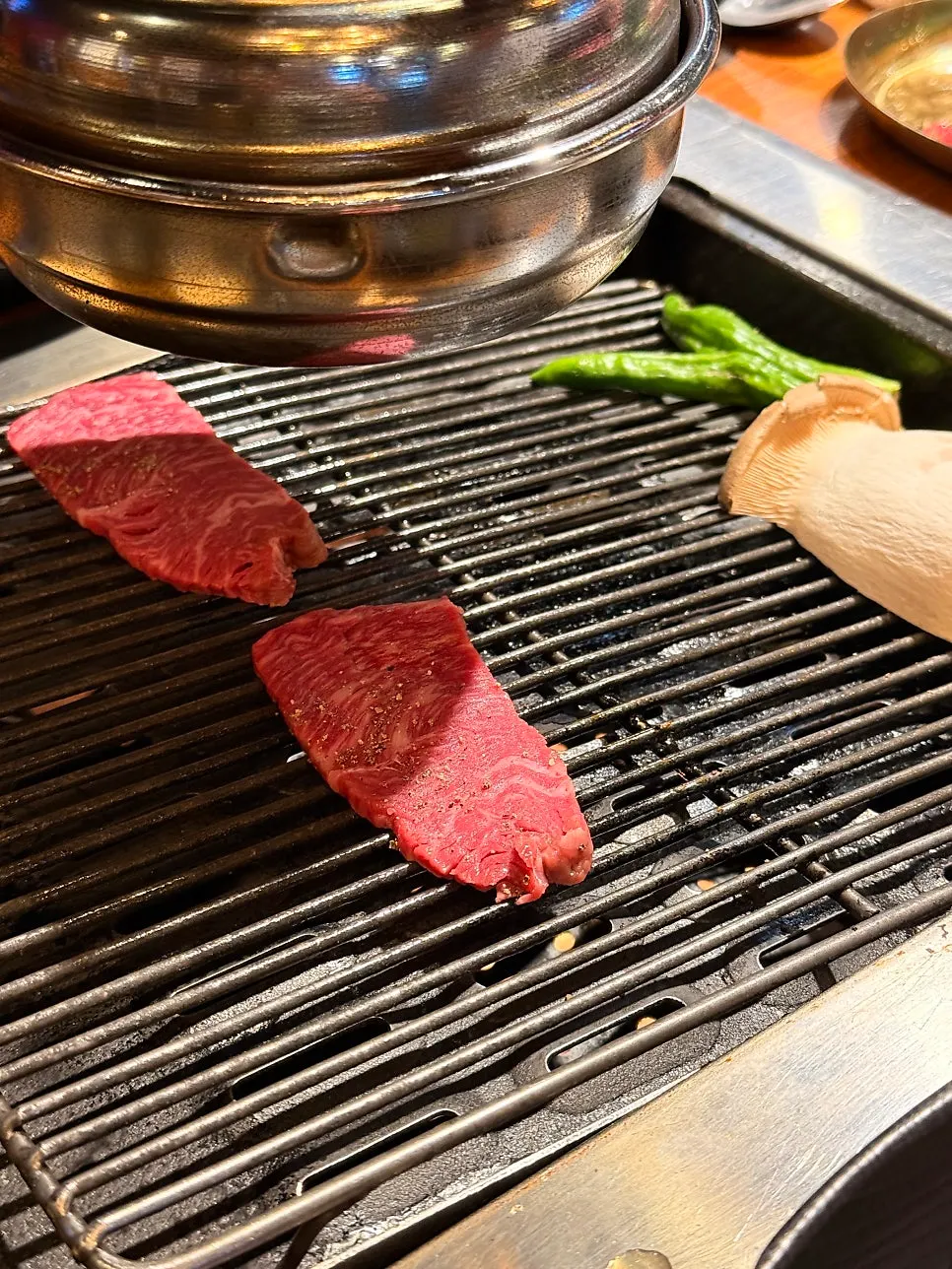 Hanwoo dwitgogi grilling on the pan