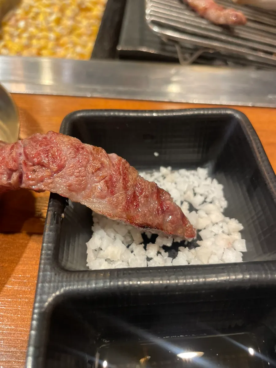 Hanwoo dwitgogi grilled on the pan with salt