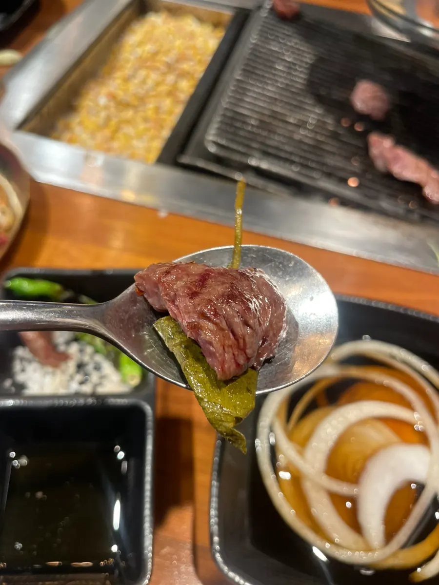 Hanwoo dwitgogi cooking on the grill