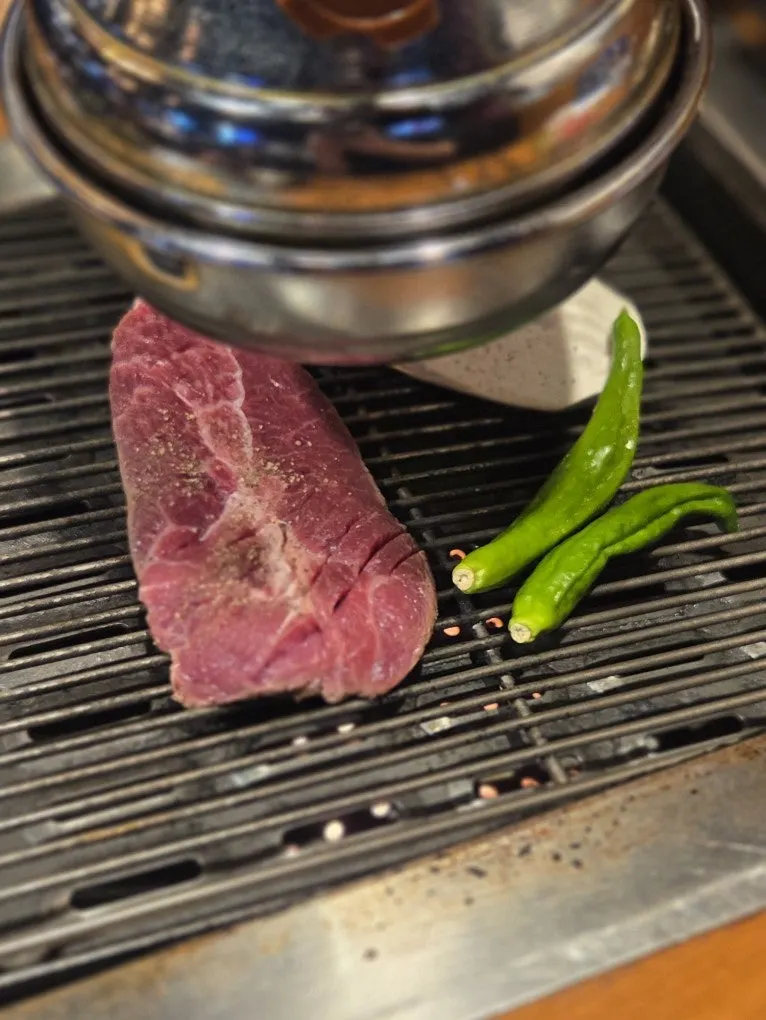 Hanwoo dwitgogi for three served on one plate