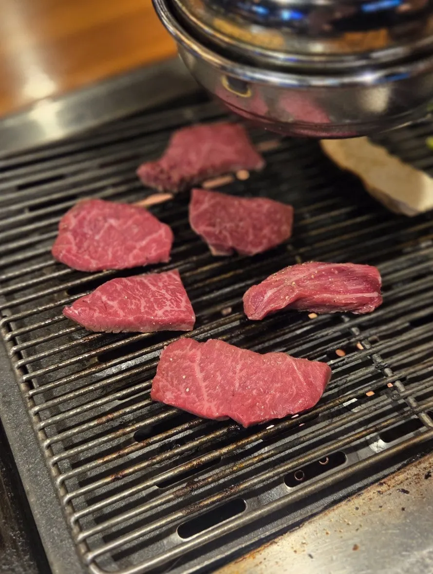 Grilling the fattier hanwoo eopjinsal cut