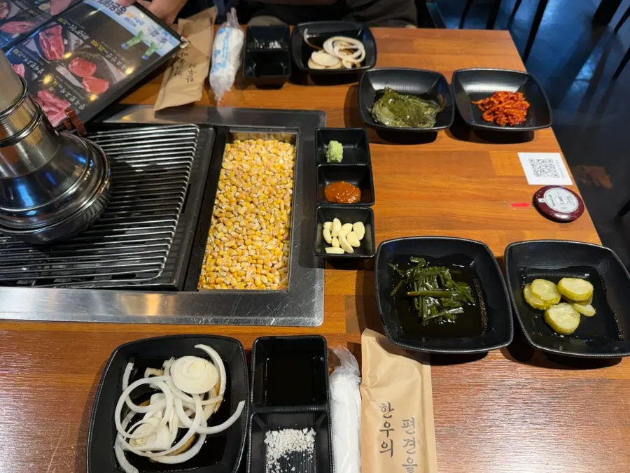 Basic banchan spread at Hanuso Dwitgogi