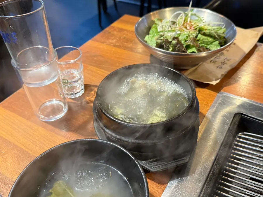 Water kimchi and seaweed soup banchan