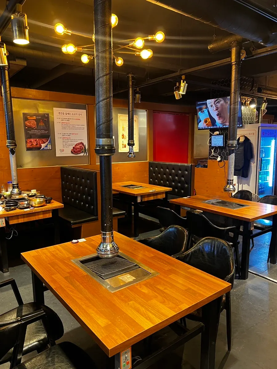 Room-type seating that fits a group