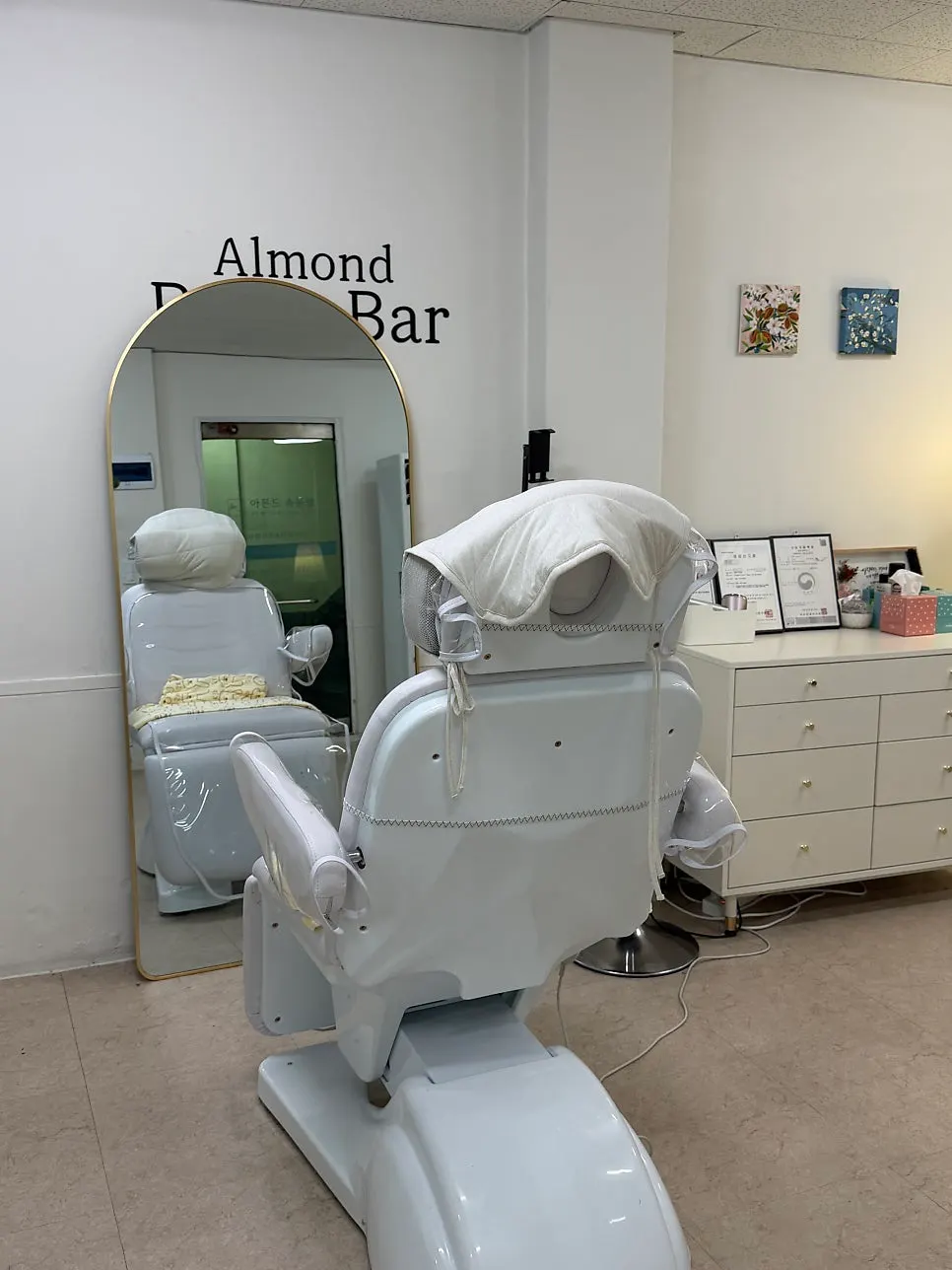 Entrance to Almond Eyelashes on the 2nd floor of the building at 156 Beomil-ro