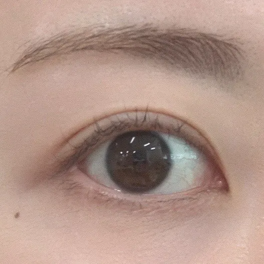 Drooping lashes before the lash lift treatment