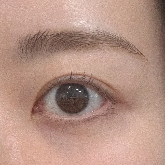 Close-up of messy lash pattern 6 weeks after a previous perm