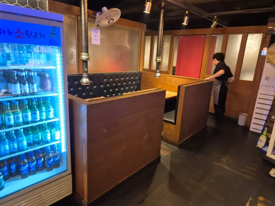 Spacious interior of Hanuso Dwitgogi Beomil Branch