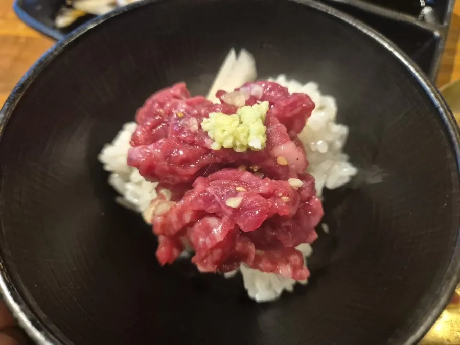 Review-event yukhoe paired with a bowl of rice