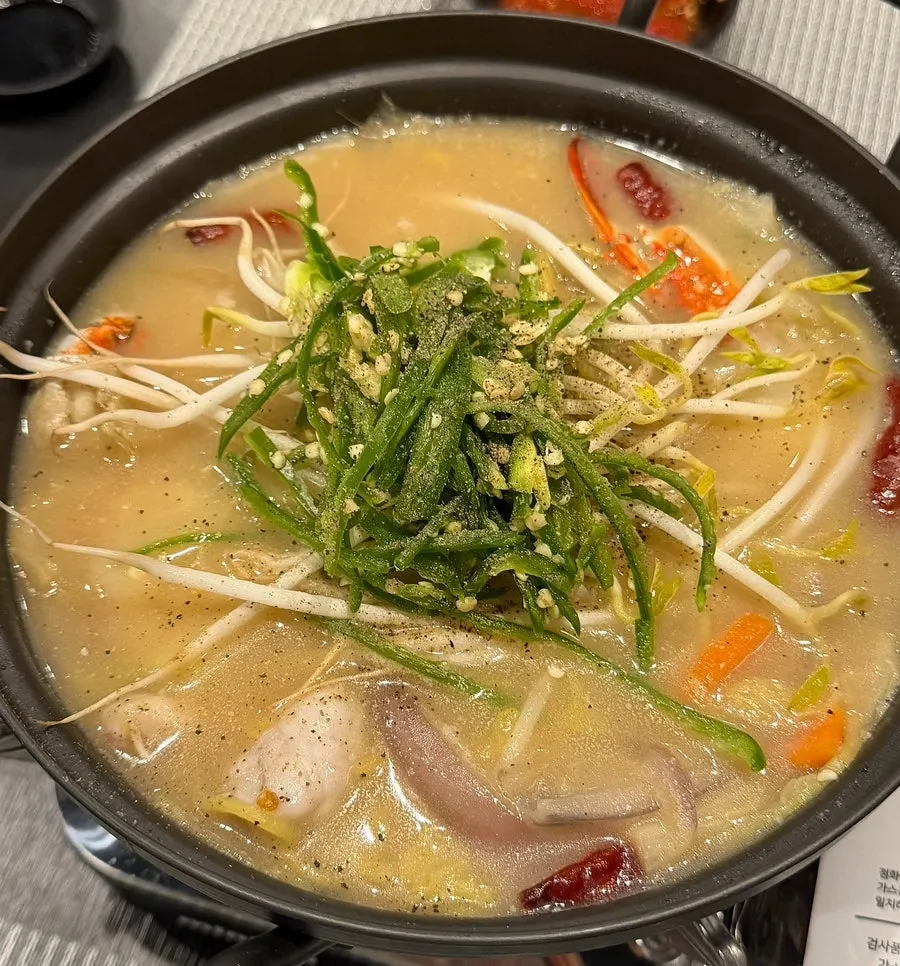 Nagasaki jjamppong soup served as the meal