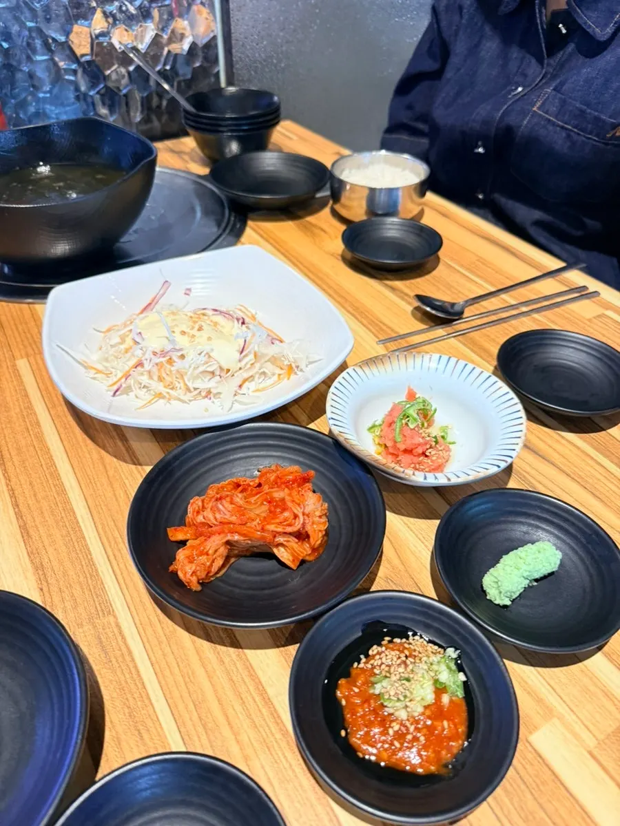 테이블에 세팅된 기본반찬