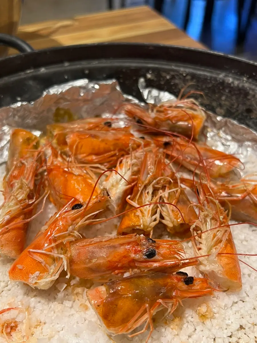 깻잎과 백김치에 싸 먹는 광어회