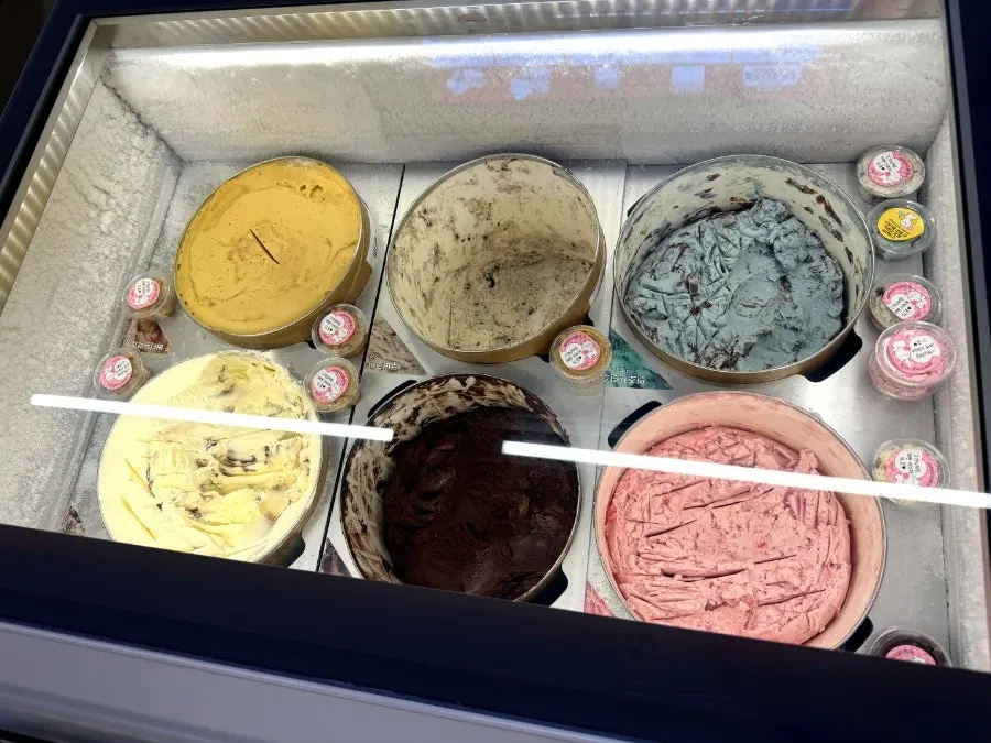 뵈르뵈르 아이스크림 맛별 진열 모습