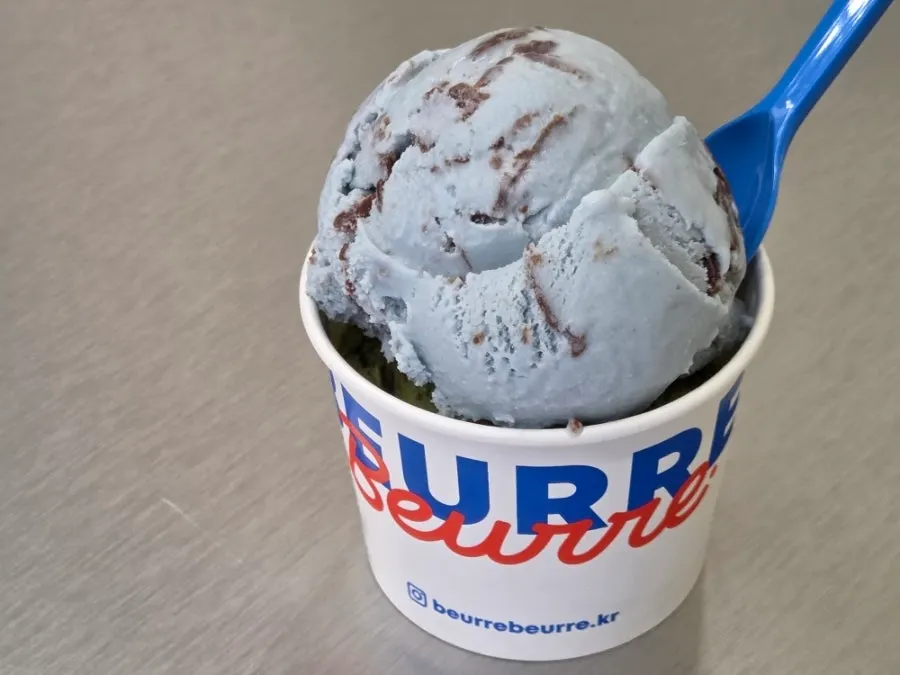 Drink menu listing lattes, shakes, and cup bingsu